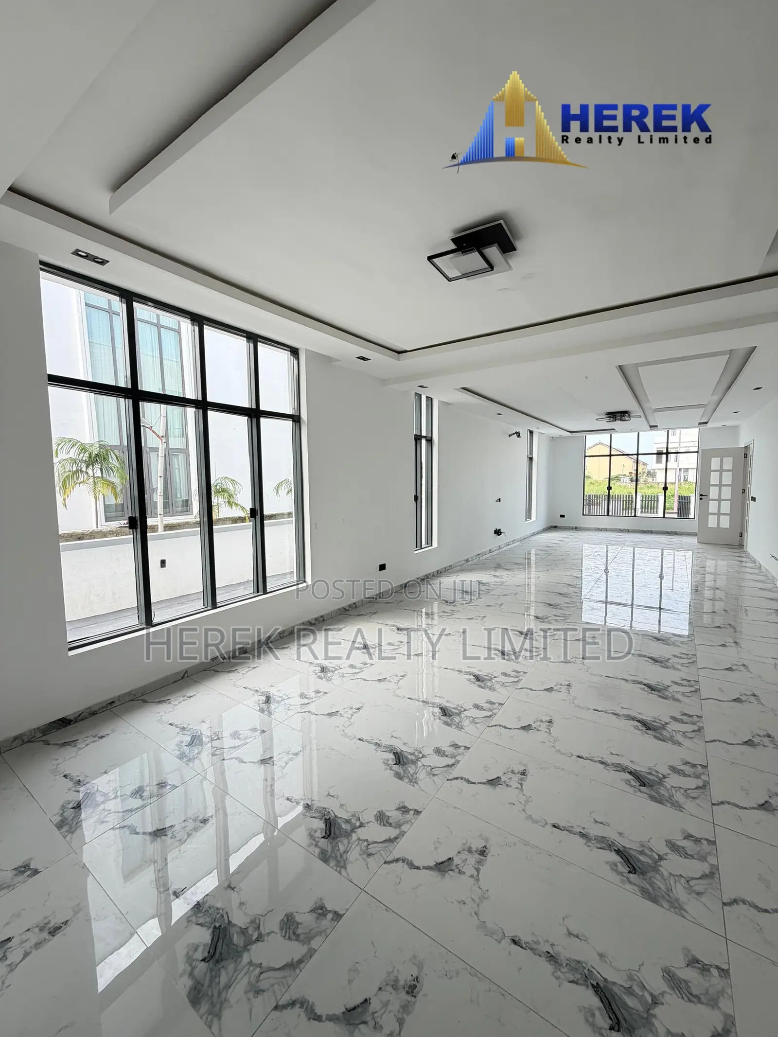 5bdrm Duplex in Lekki Peninsula for sale