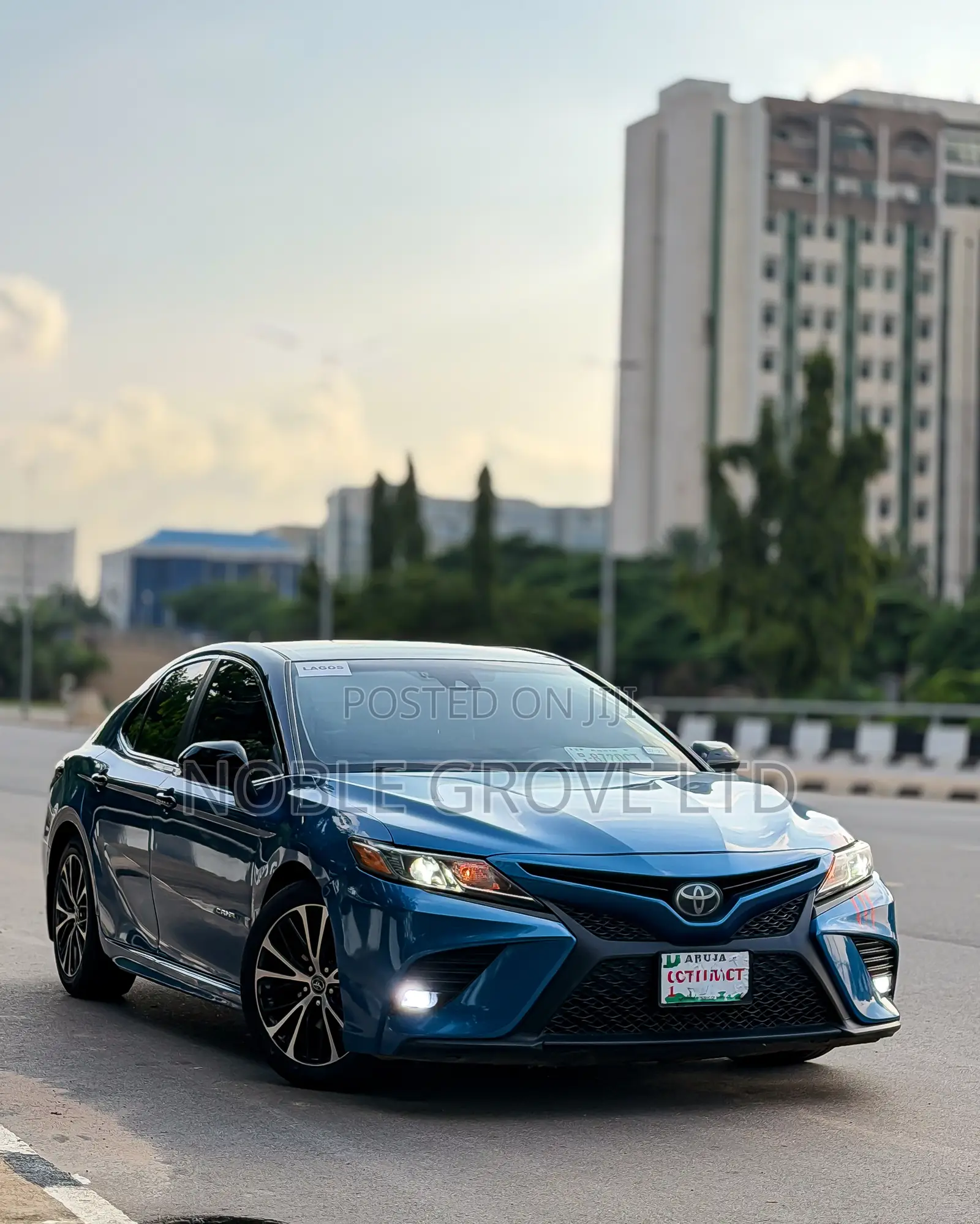 Toyota Camry SE FWD (2.5L 4cyl 8AM) 2018 Blue