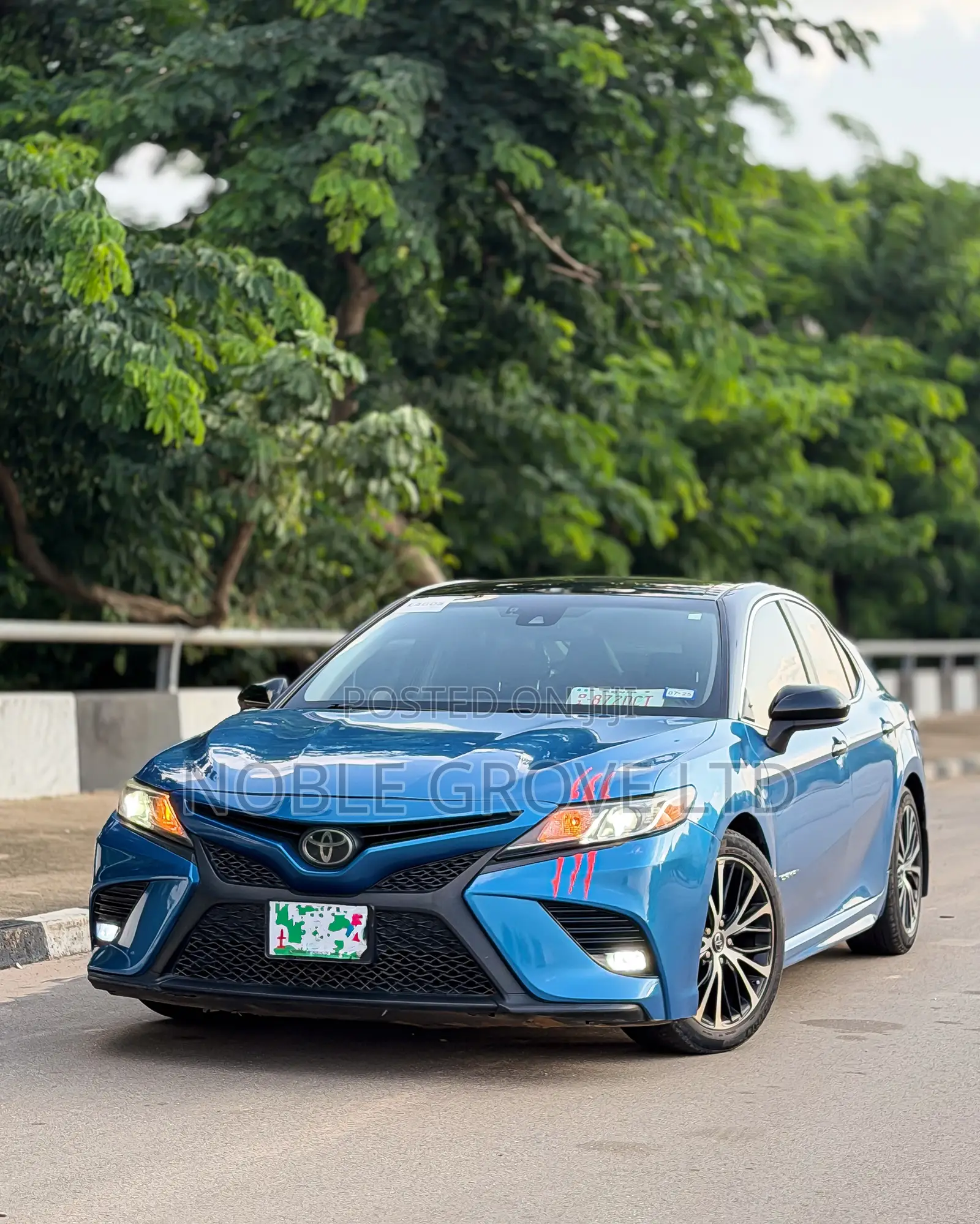 Toyota Camry SE FWD (2.5L 4cyl 8AM) 2018 Blue