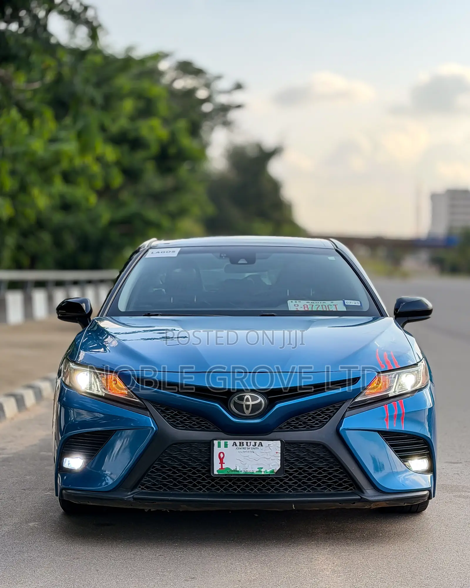 Toyota Camry SE FWD (2.5L 4cyl 8AM) 2018 Blue