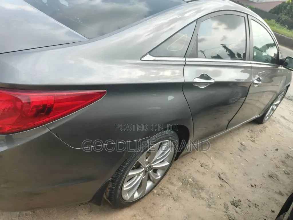 Hyundai Sonata Limited Sedan FWD (2.4L 4cyl 6A) 2013 Brown