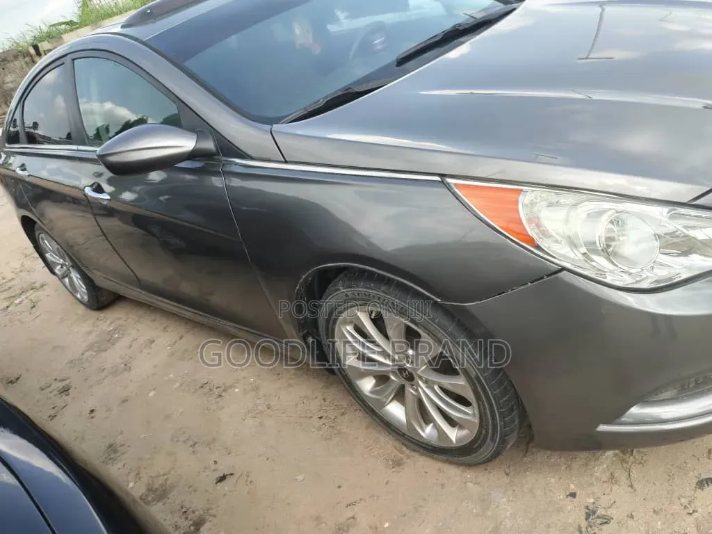 Hyundai Sonata Limited Sedan FWD (2.4L 4cyl 6A) 2013 Brown