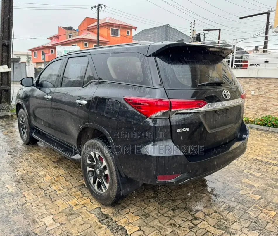 Toyota Fortuner 2016 Black