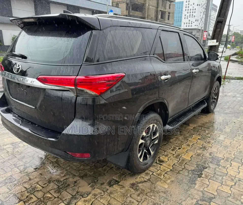 Toyota Fortuner 2016 Black