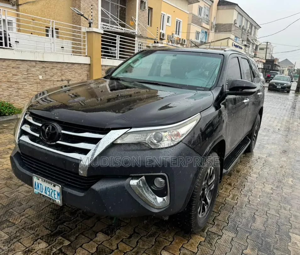 Toyota Fortuner 2016 Black