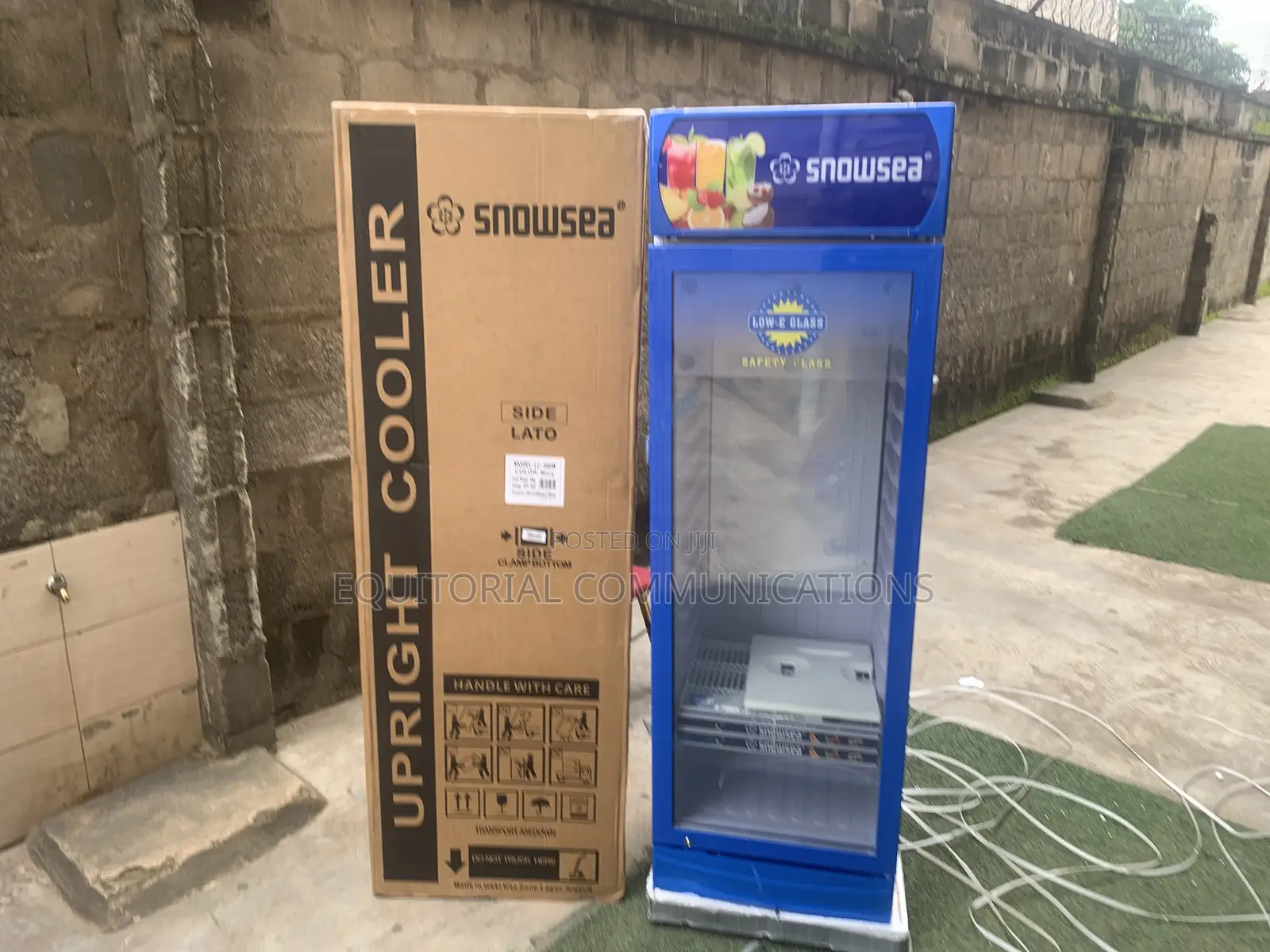 SNOWSEA LC-300W Upright Glass Door Beverage Chiller 300L Capacity