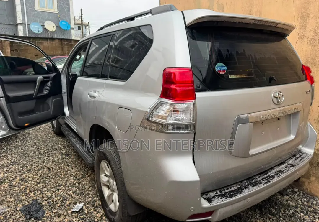 Toyota Land Cruiser Prado 2010 Silver