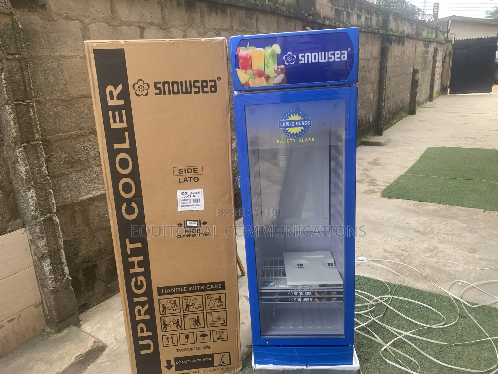 SNOWSEA LC-300W Beverage Cooler With Adjustable Shelves