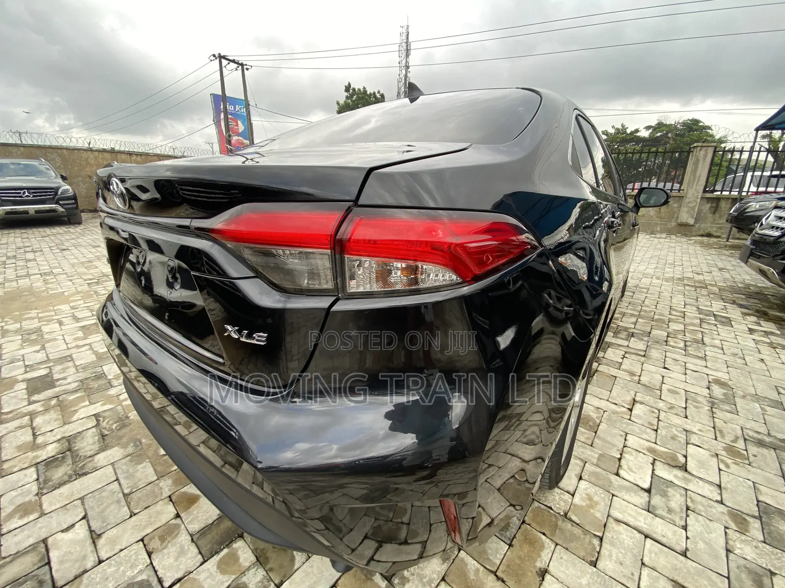 Toyota Corolla XLE (1.8L 4cyl 2A) 2019 Black