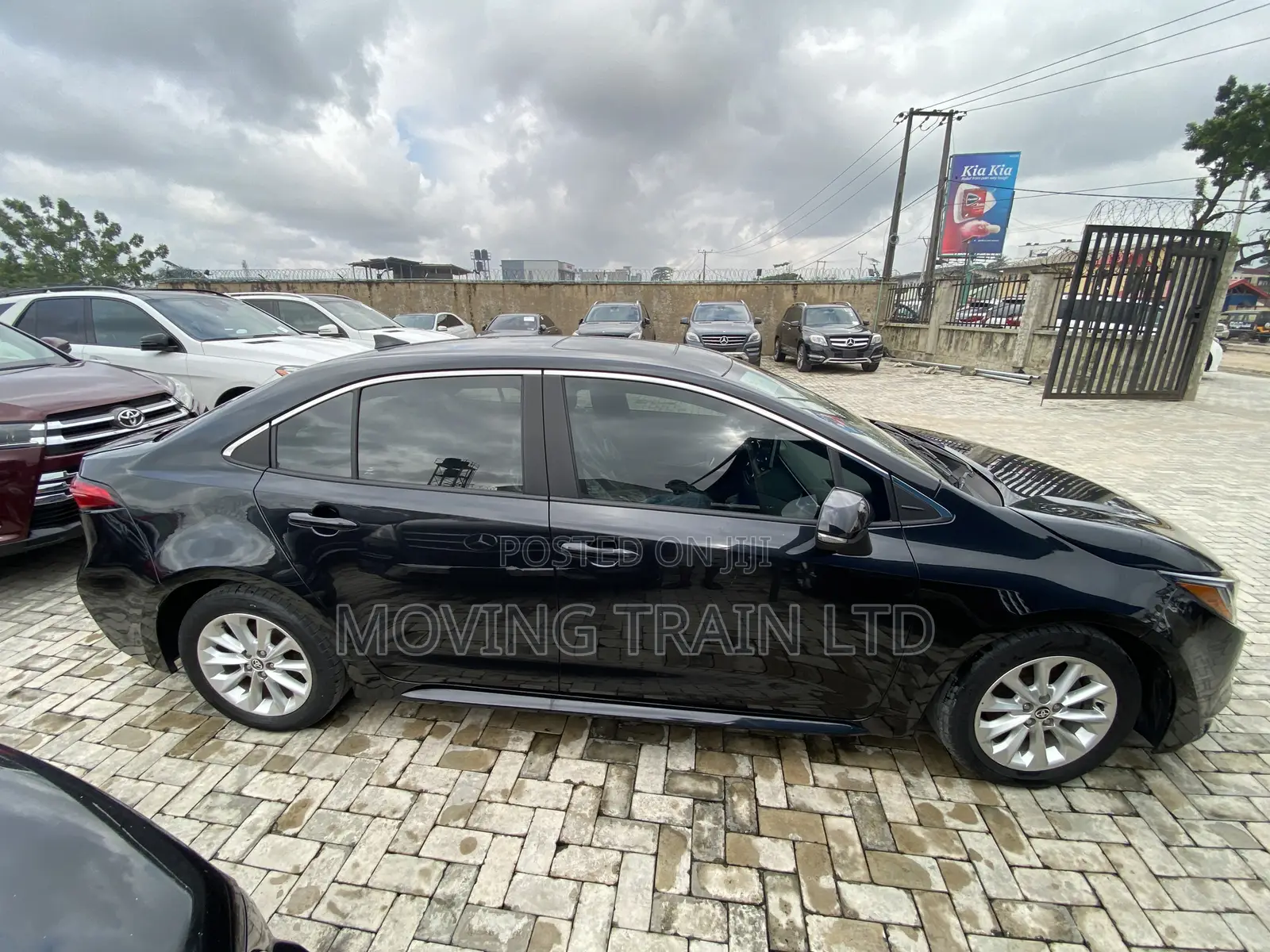 Toyota Corolla XLE (1.8L 4cyl 2A) 2019 Black