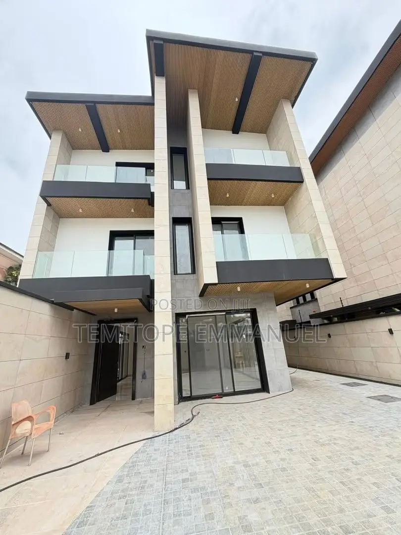 Furnished 4bdrm Duplex in Banana Island for sale