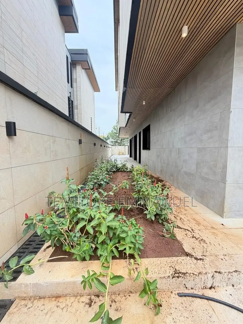 Furnished 4bdrm Duplex in Banana Island for sale