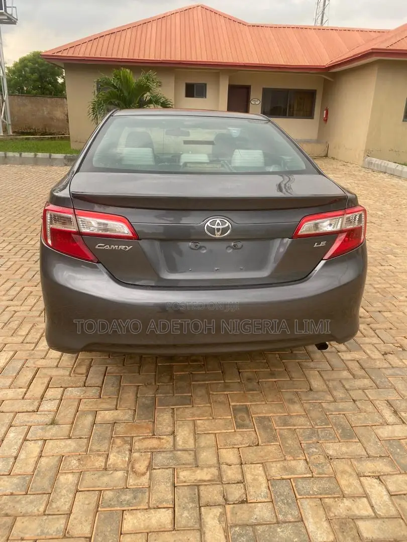 Toyota Camry LE 4dr Sedan (2.5L 4cyl 6A) 2013 Gray