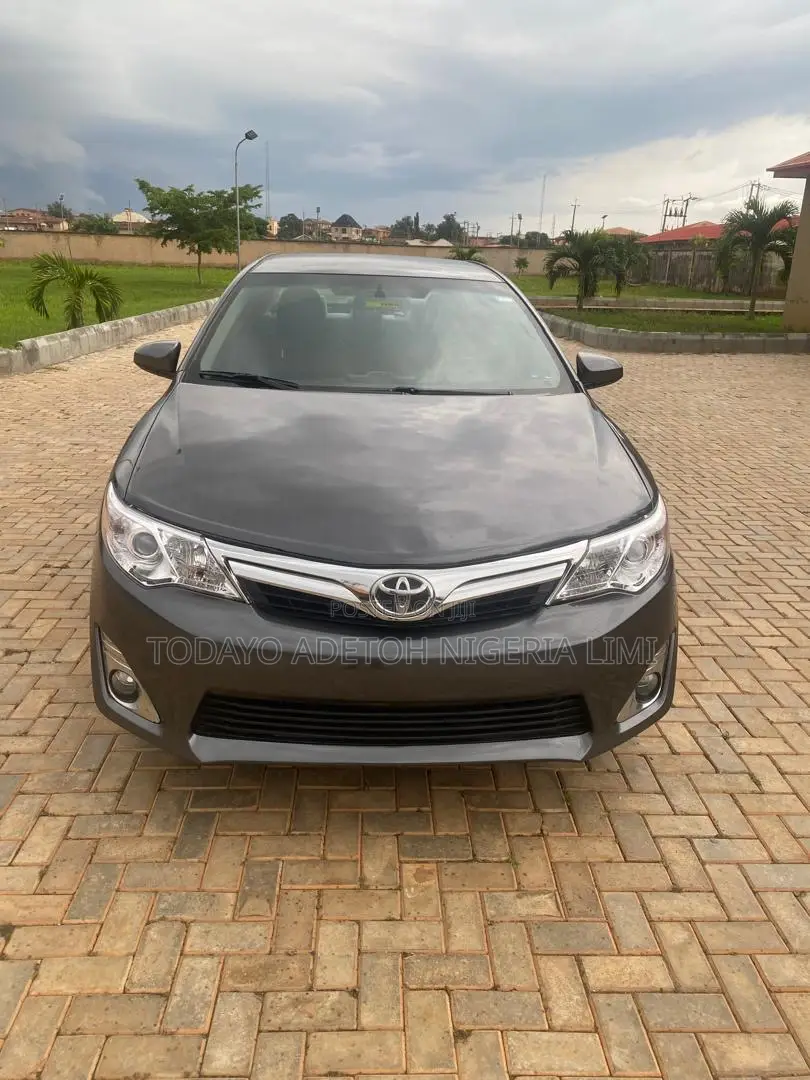 Toyota Camry LE 4dr Sedan (2.5L 4cyl 6A) 2013 Gray