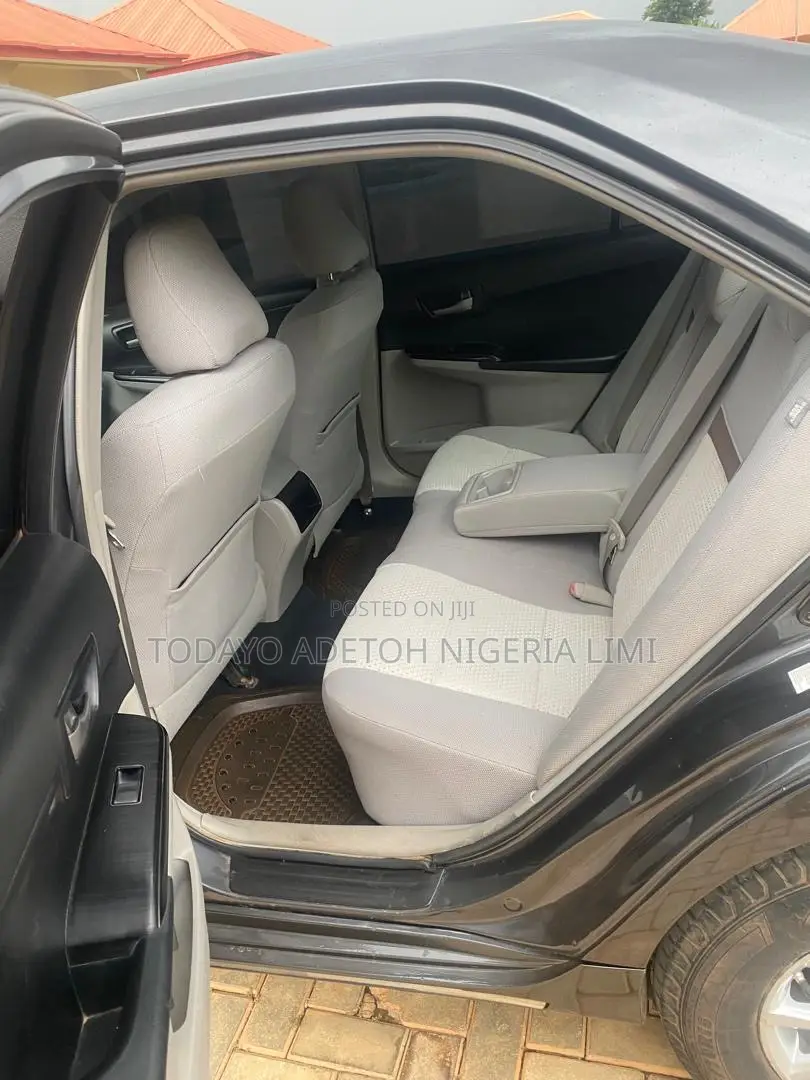 Toyota Camry LE 4dr Sedan (2.5L 4cyl 6A) 2013 Gray