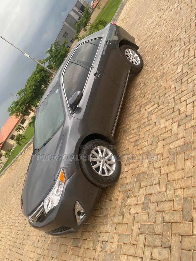 Toyota Camry LE 4dr Sedan (2.5L 4cyl 6A) 2013 Gray