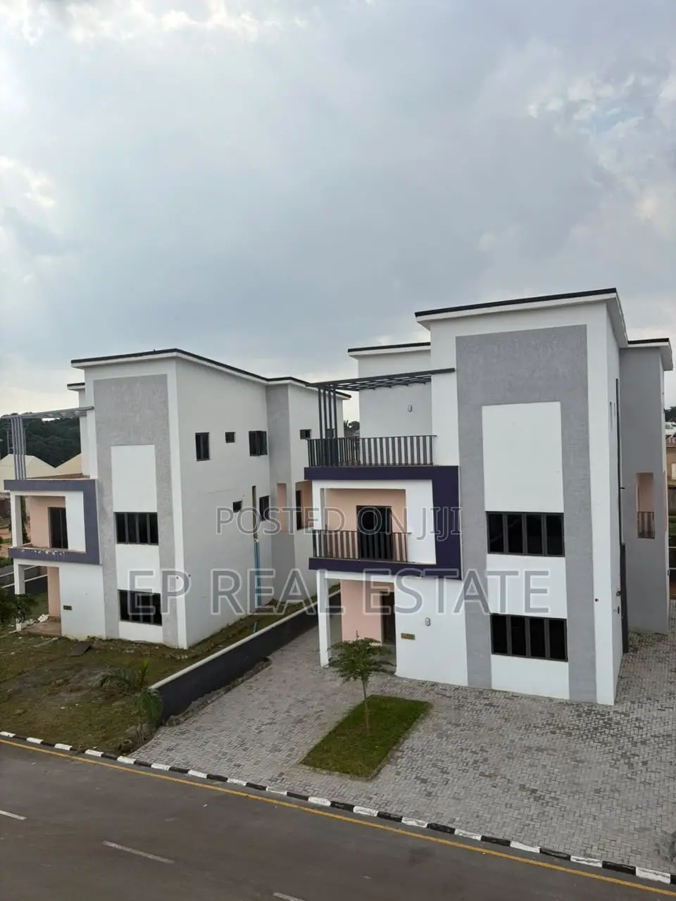 5bdrm Duplex in Apo District for sale