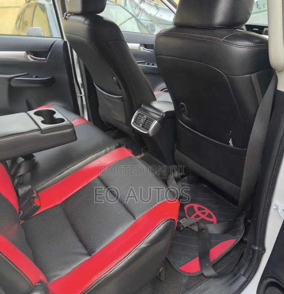 Toyota Hilux 2020 White