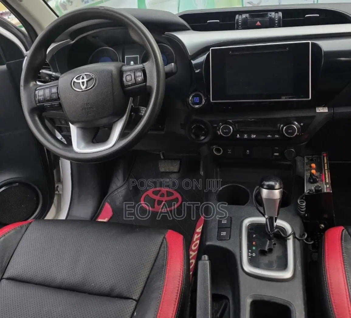 Toyota Hilux 2020 White