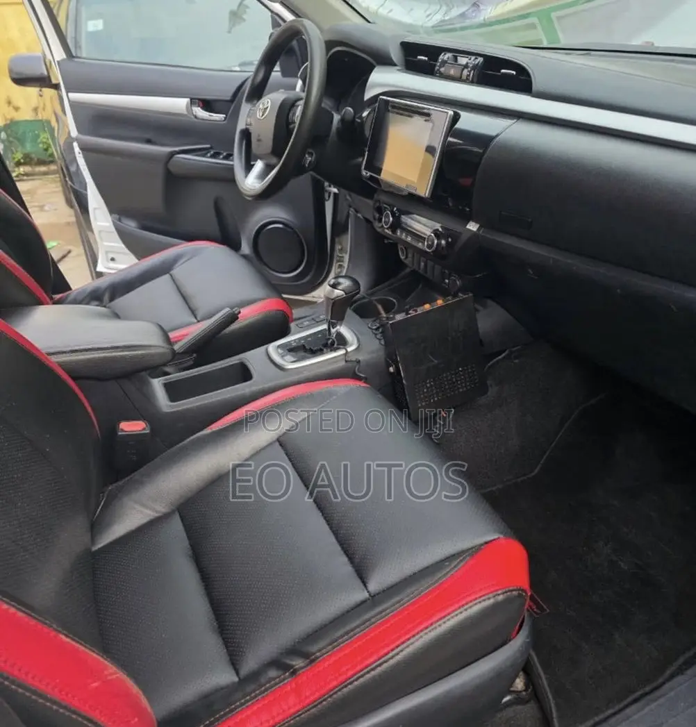 Toyota Hilux 2020 White