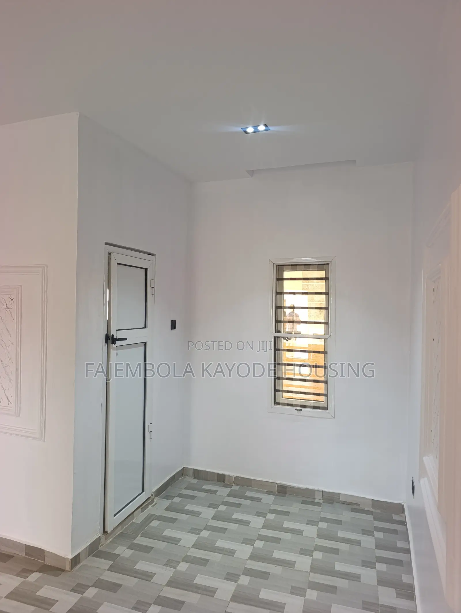 3bdrm Bungalow in Monatan, Iwo Road for sale