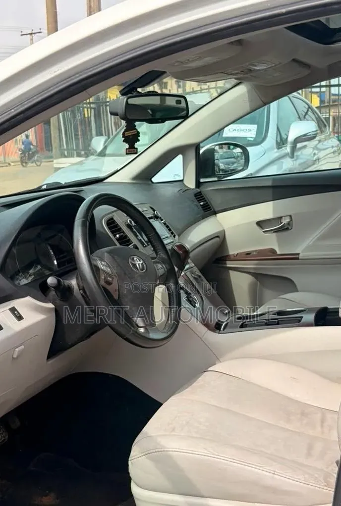 Toyota Venza 2010 White