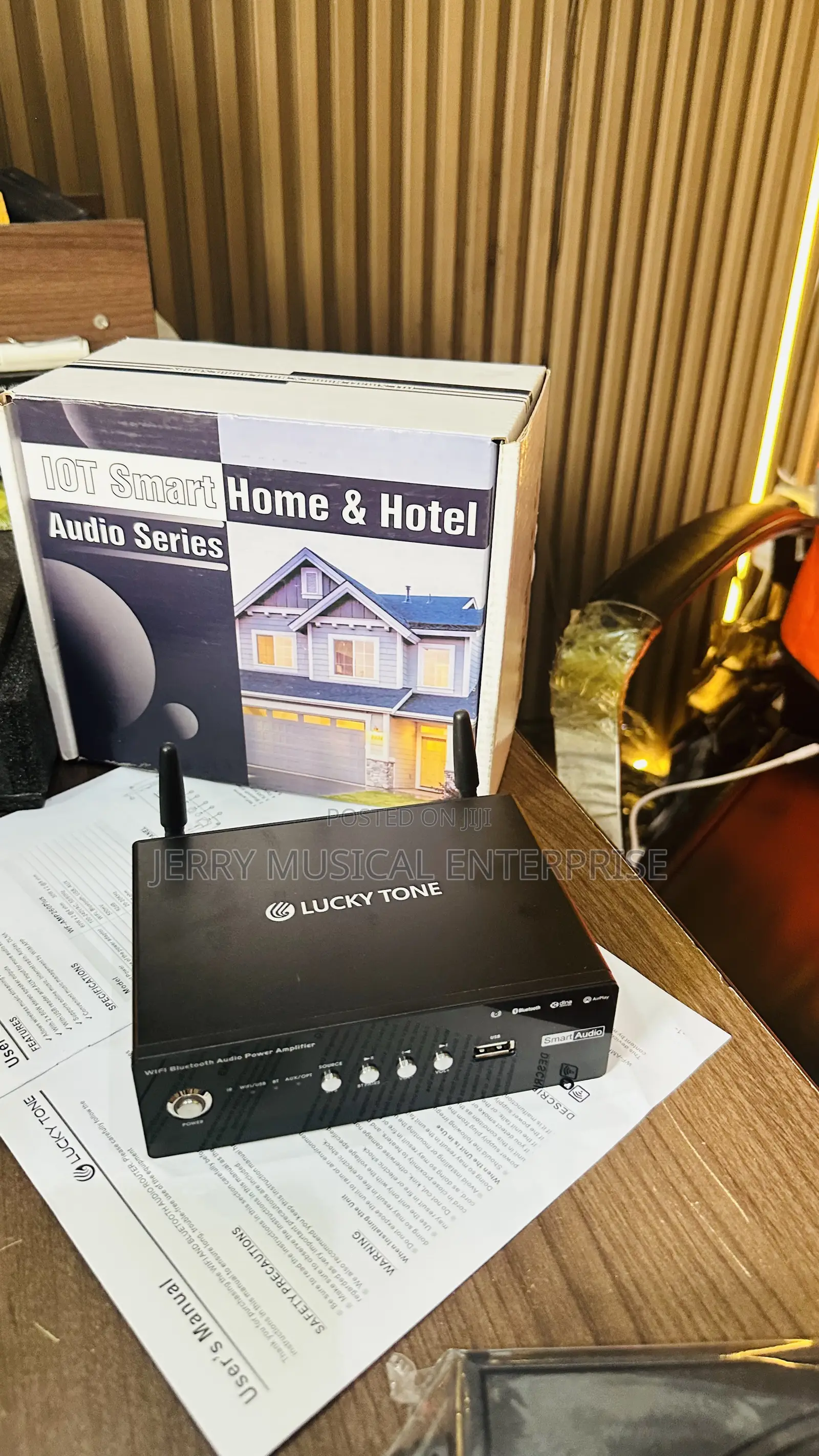Wireless Network Amplifier With WiFi and Bluetooth
