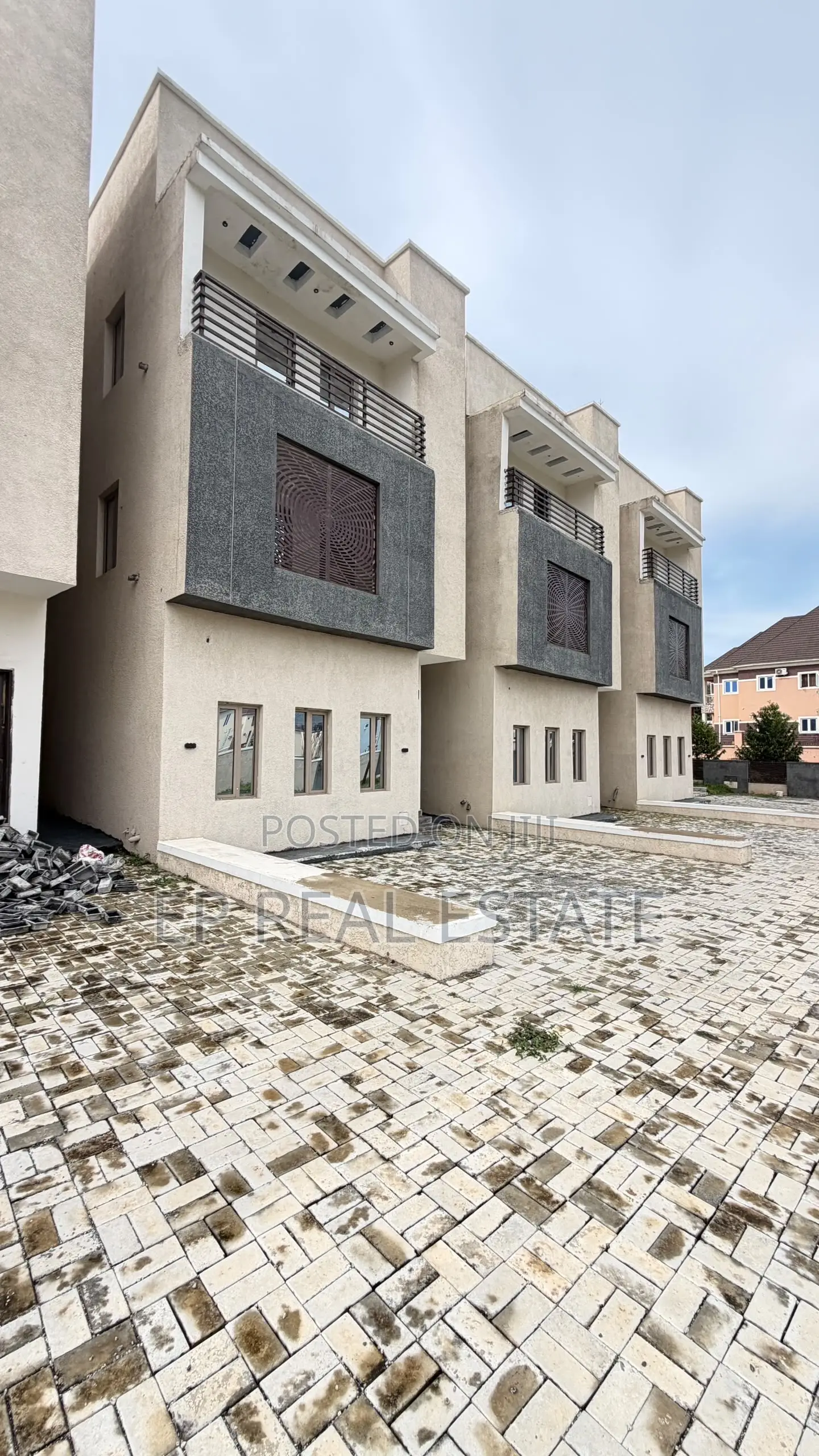4bdrm Duplex in Life Camp for rent