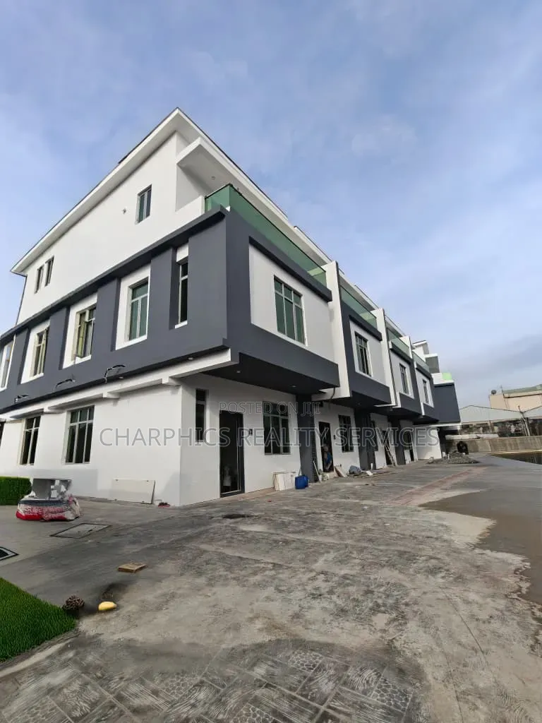 4bdrm Duplex in Mende for rent