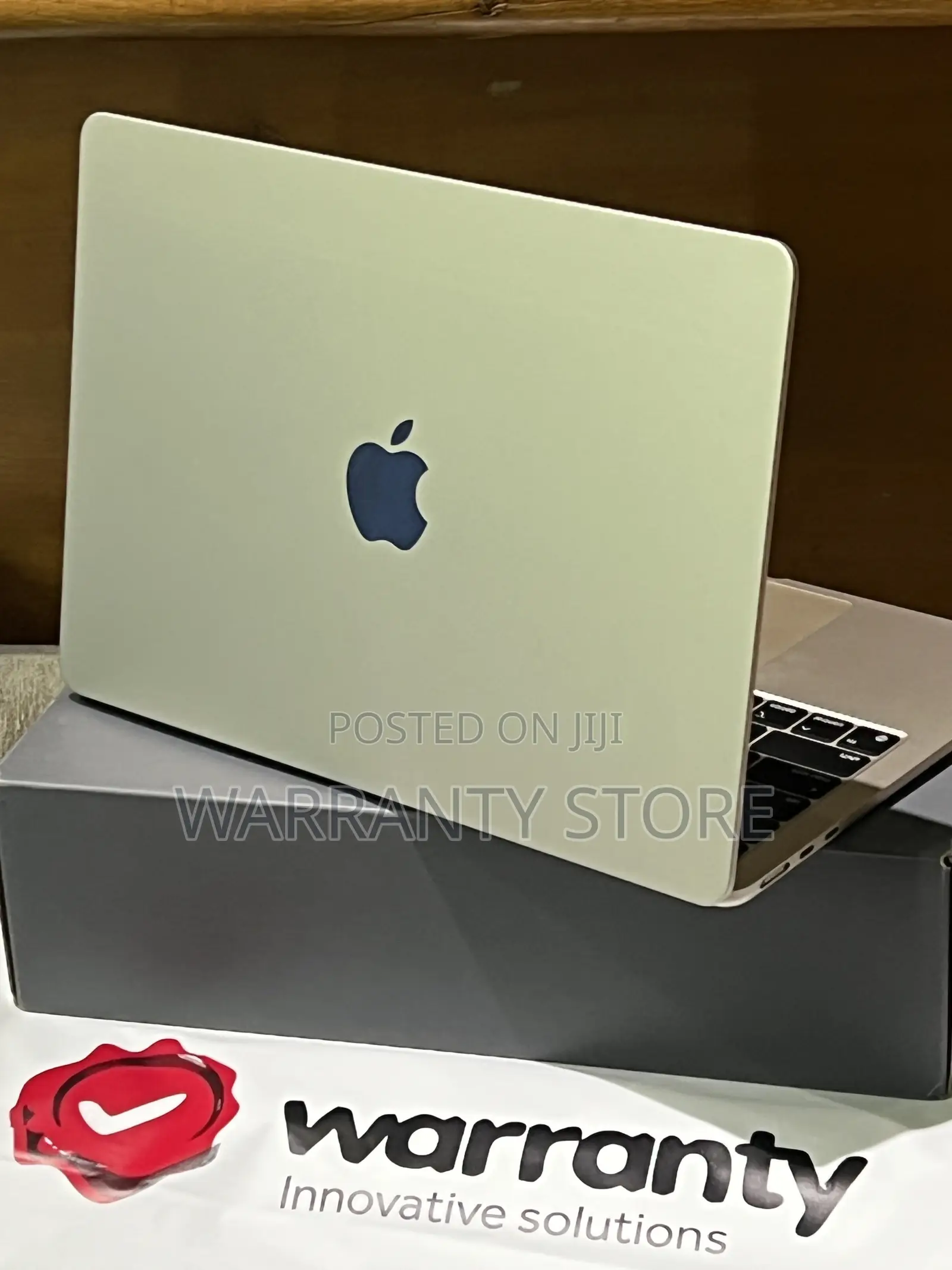 Laptop Apple MacBook Air 2022 M2 8GB Apple M2 SSD 256GB