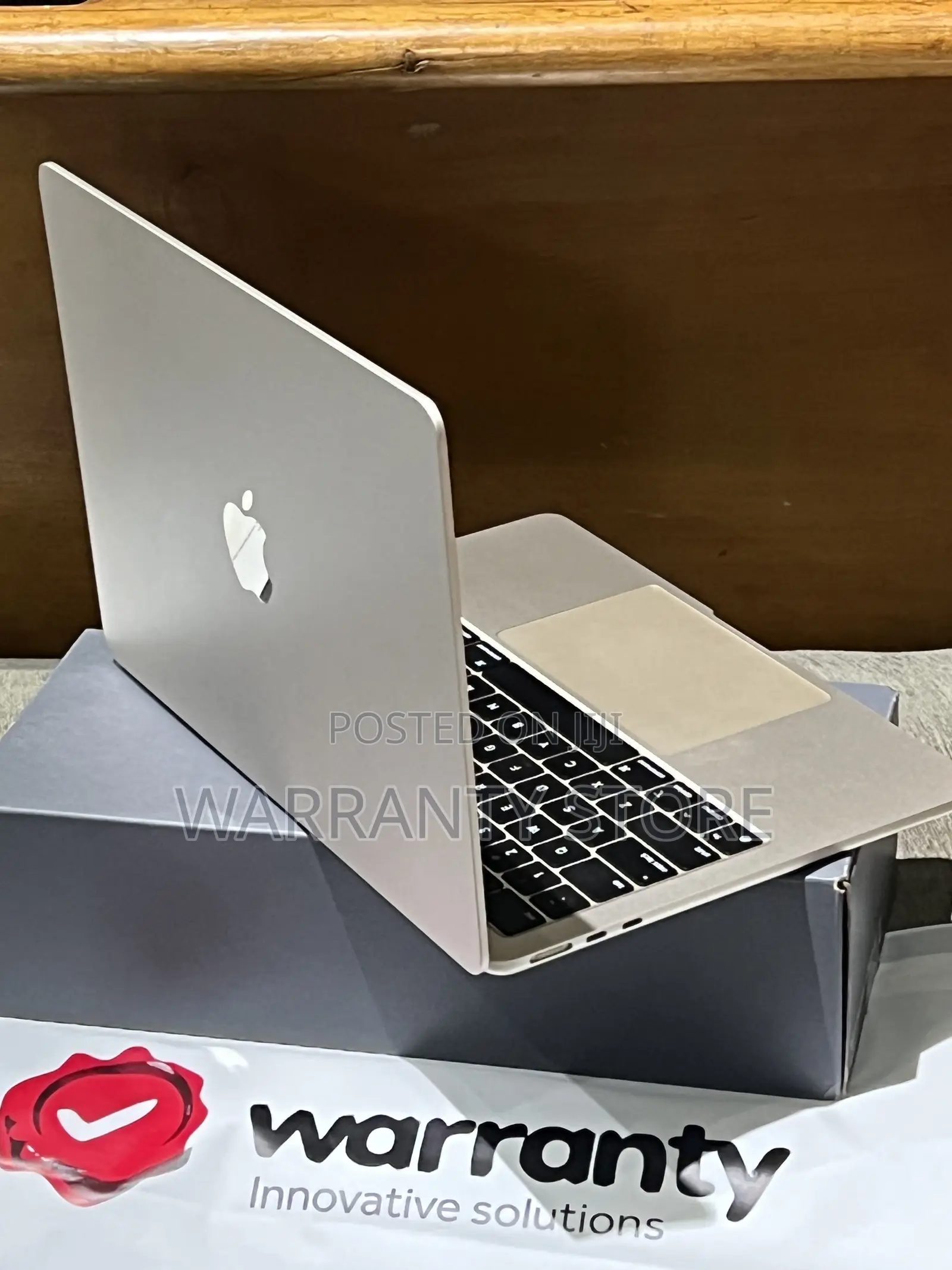 Laptop Apple MacBook Air 2022 M2 8GB Apple M2 SSD 256GB