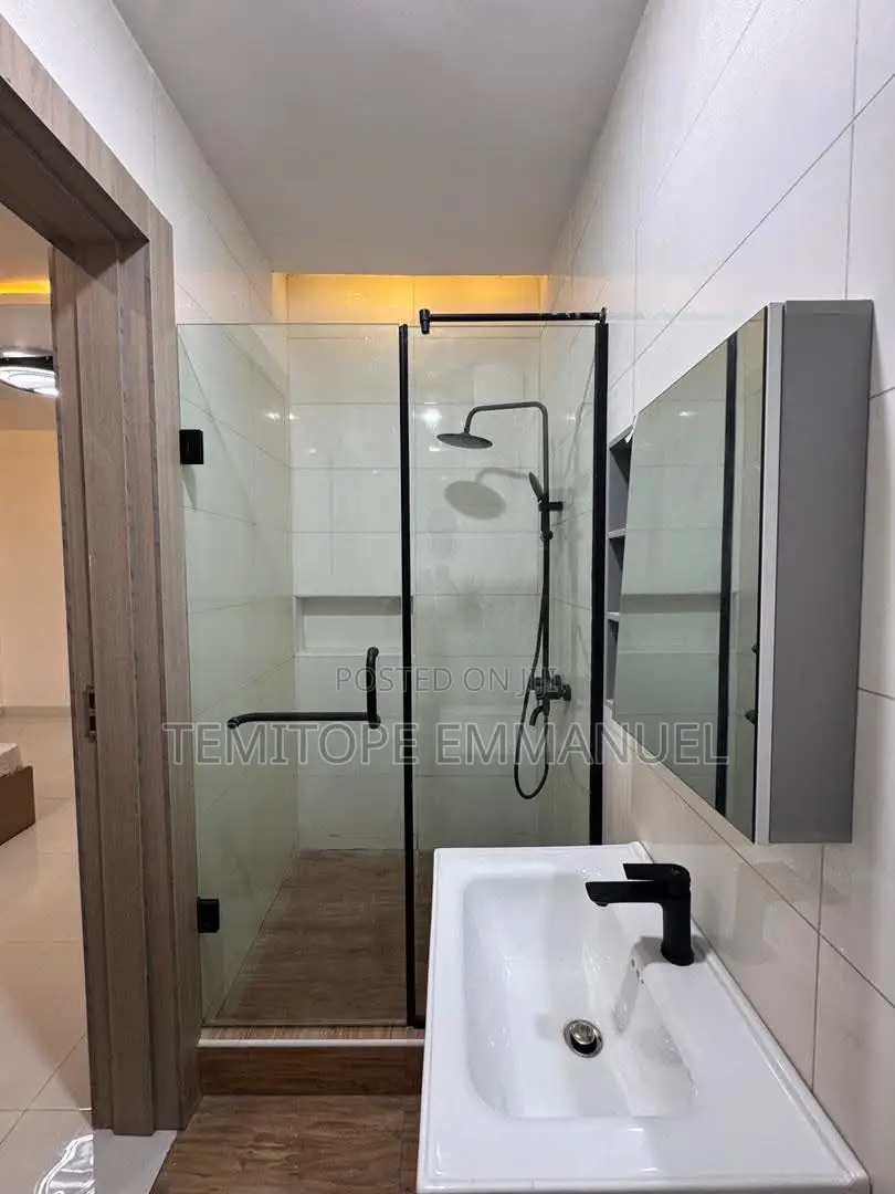 Furnished 2bdrm Apartment in Lekki Phase 1 for sale