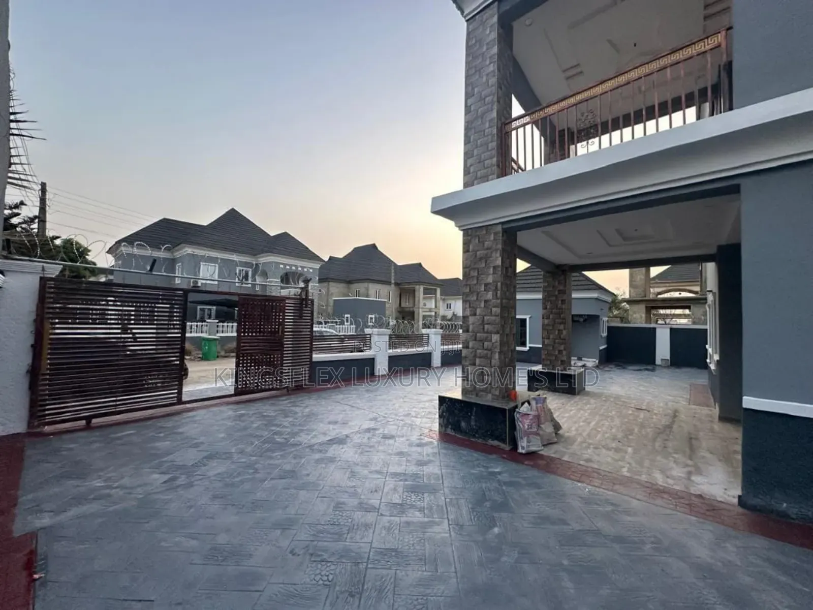 4bdrm Duplex in Estate Apo for sale