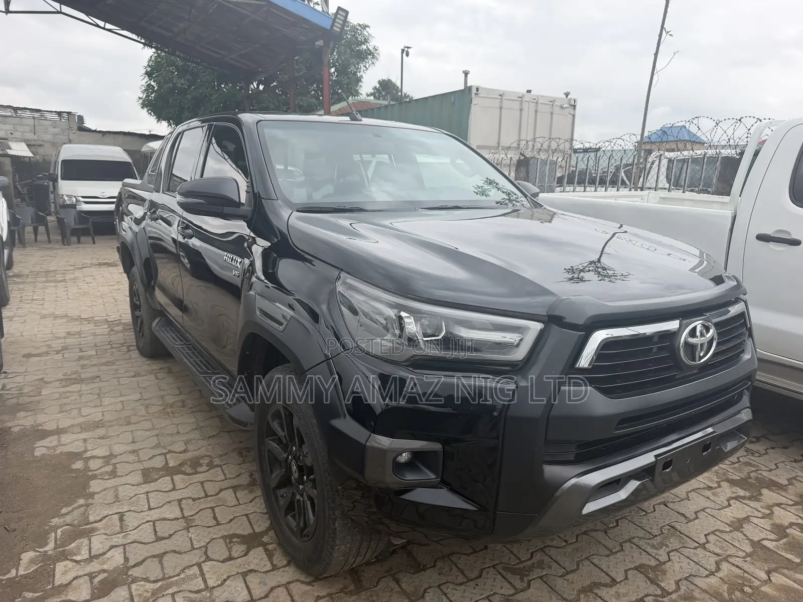 Toyota Hilux 2021 Black