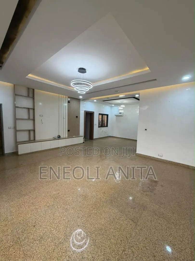 3bdrm Block of Flats in Wuye for rent