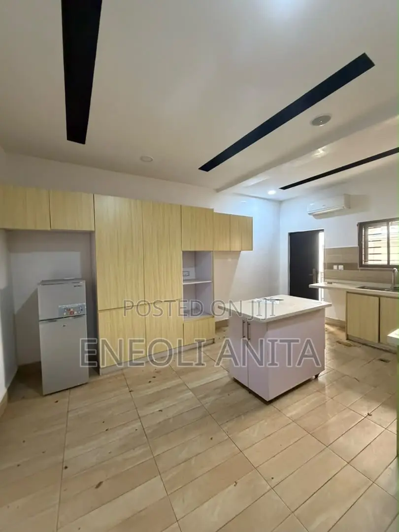 3bdrm Block of Flats in Wuye for rent