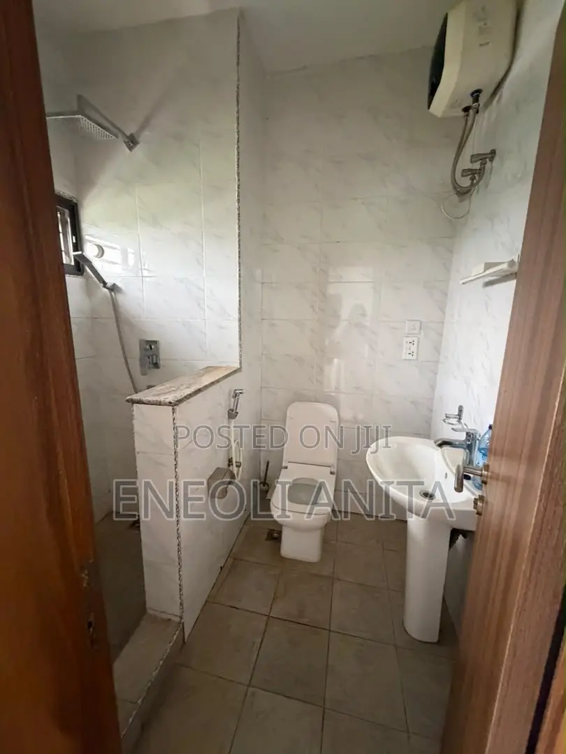 3bdrm Block of Flats in Wuye for rent