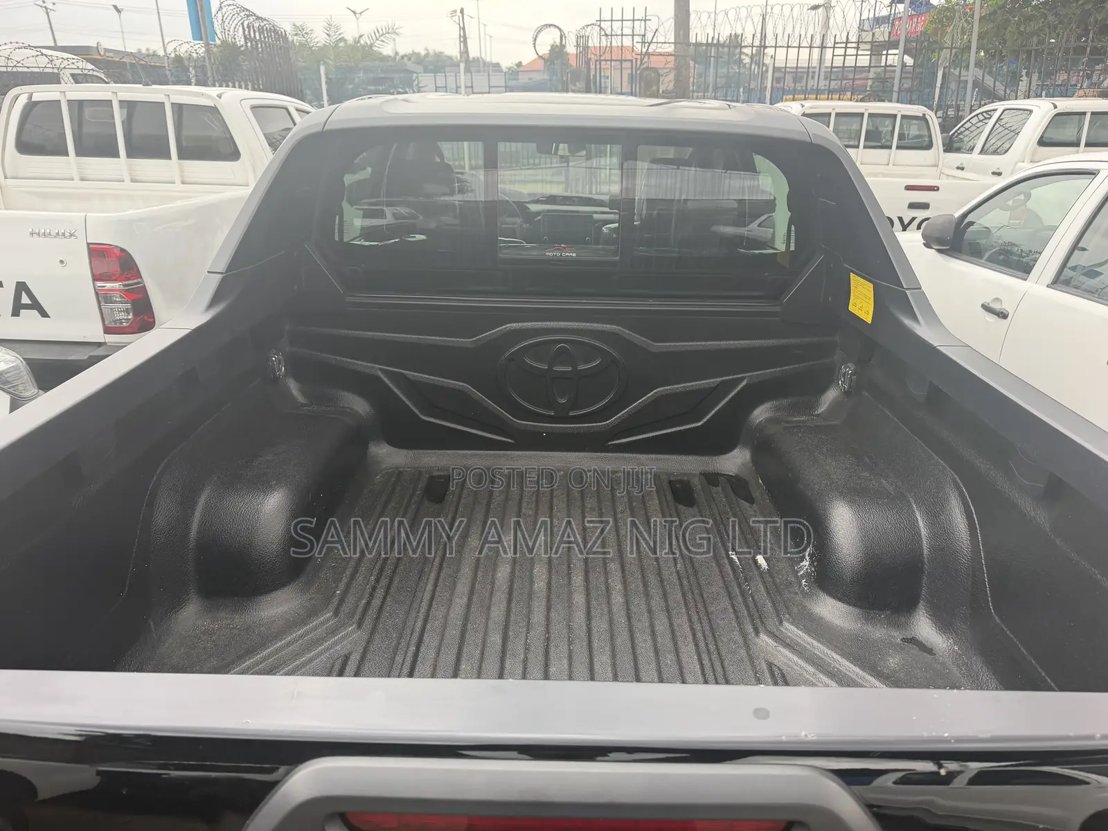 Toyota Hilux 2021 Black