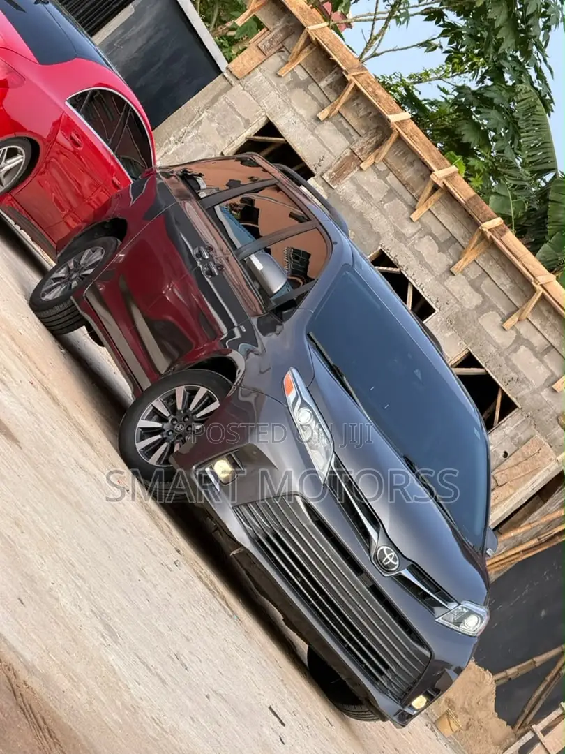 Toyota Sienna Limited 7 Passenger AWD 2020 Gray