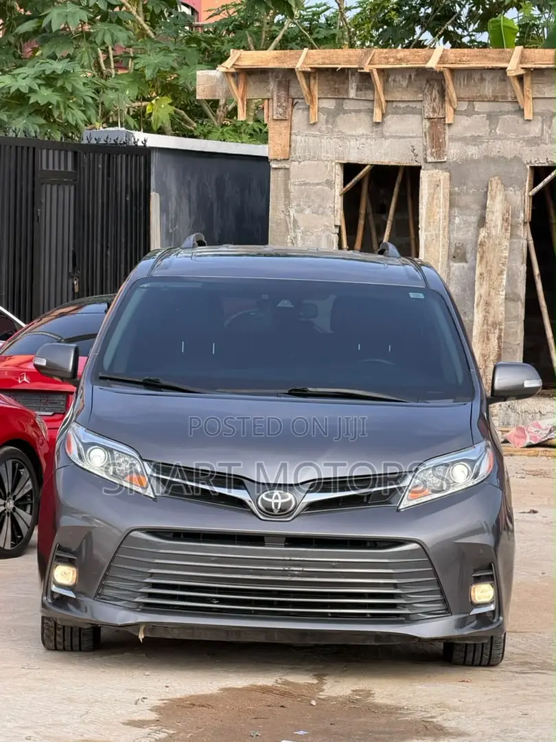Toyota Sienna Limited 7 Passenger AWD 2020 Gray