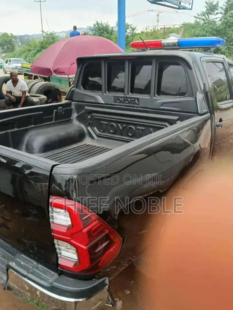 Toyota Hilux 2017 Black
