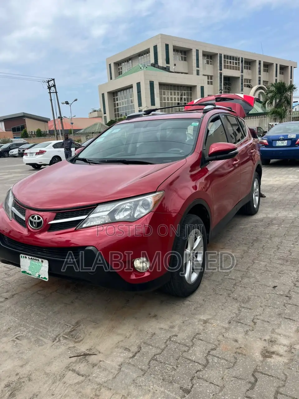 Toyota RAV4 XLE 4dr SUV (2.5L 4cyl 6A) 2014 Red