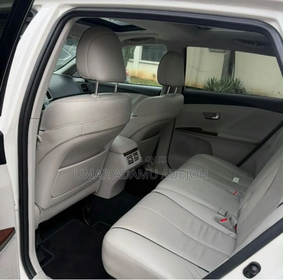 Toyota Venza 2010 White