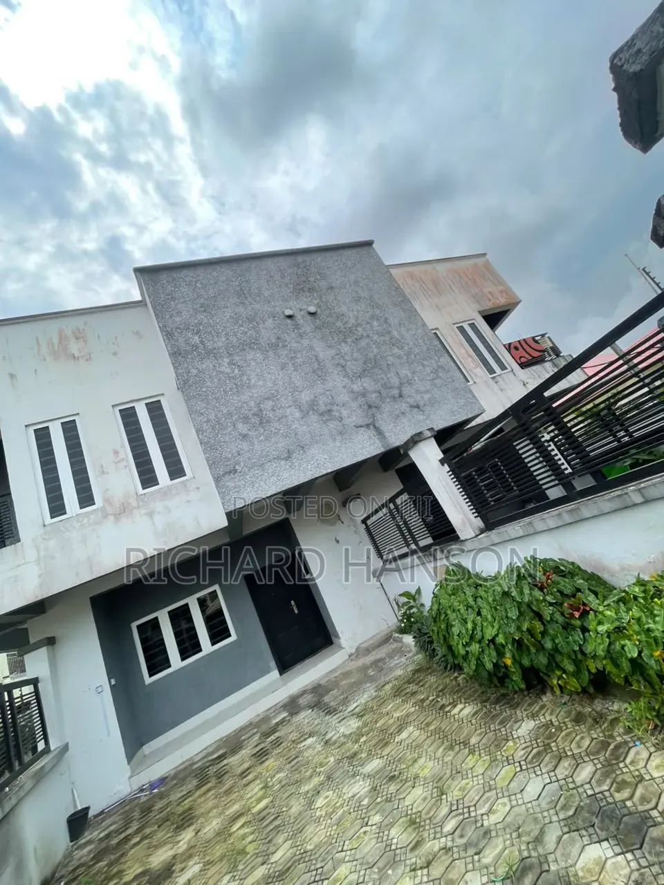 4bdrm Duplex in Cele Medu, Awoyaya for rent