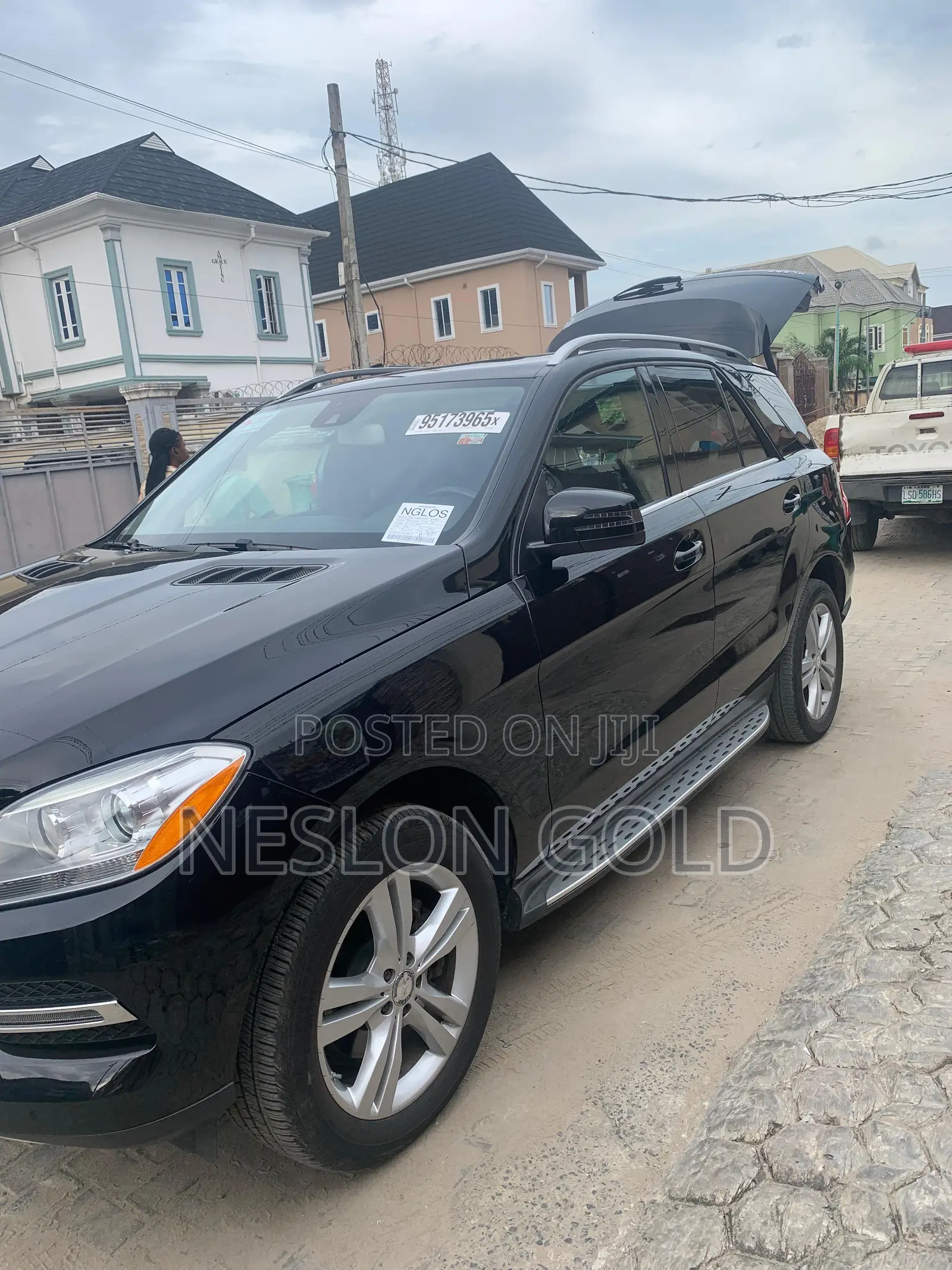 Mercedes-Benz 1622 2014 Black