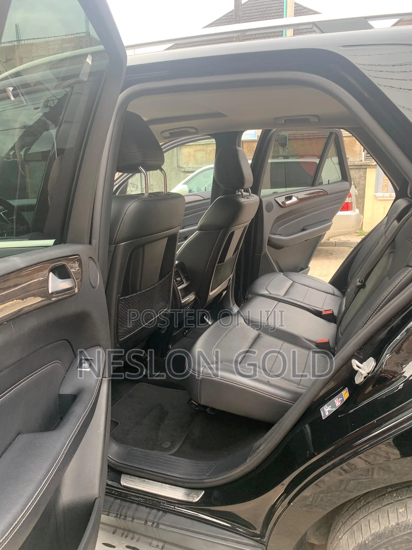 Mercedes-Benz 1622 2014 Black