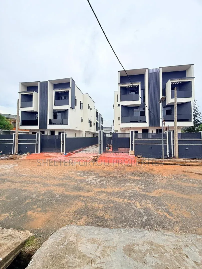 4bdrm Duplex in Adeniyi Jones for sale