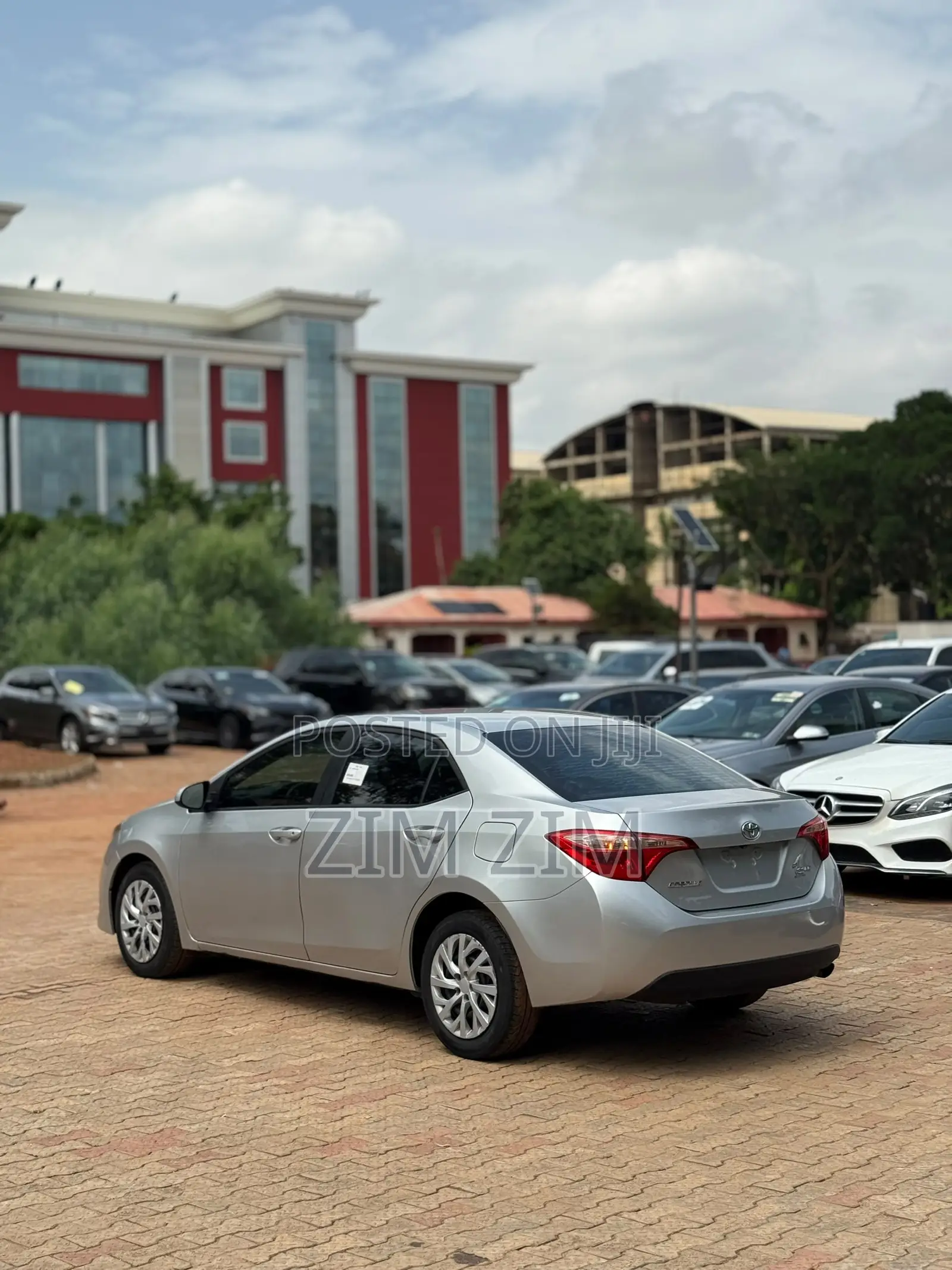 Toyota Corolla LE 4dr Sedan (1.8L 4cyl CVT) 2017 Silver