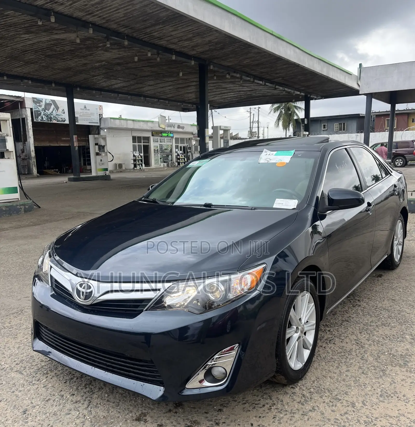 Toyota Camry XLE 4dr Sedan (2.5L 4cyl 6A) 2013 Black