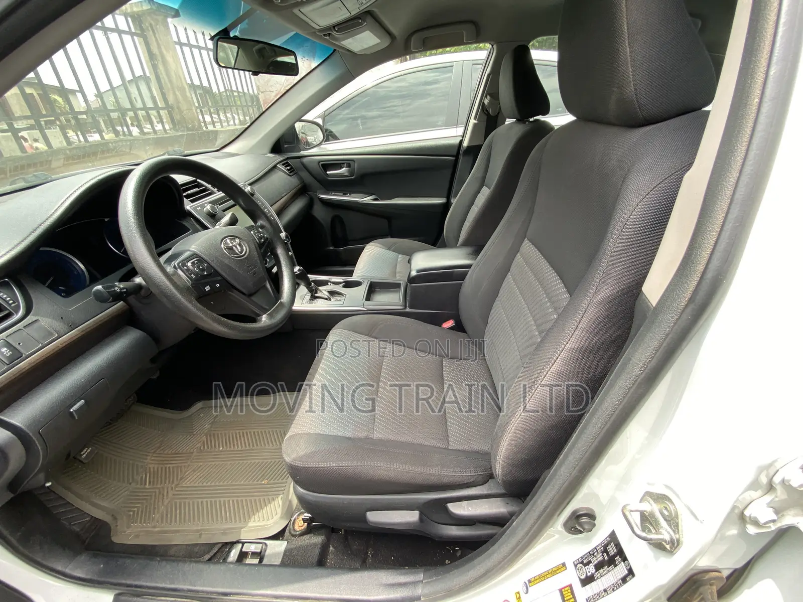 Toyota Camry LE 4dr Sedan (2.5L 4cyl 6A) 2017 White